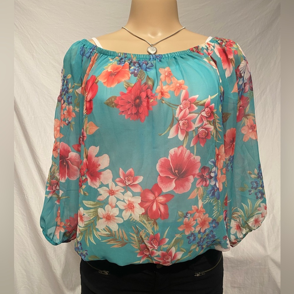 Sweet Fea
for NEW YORK & COMPANY
by STACY FRATI Top XS